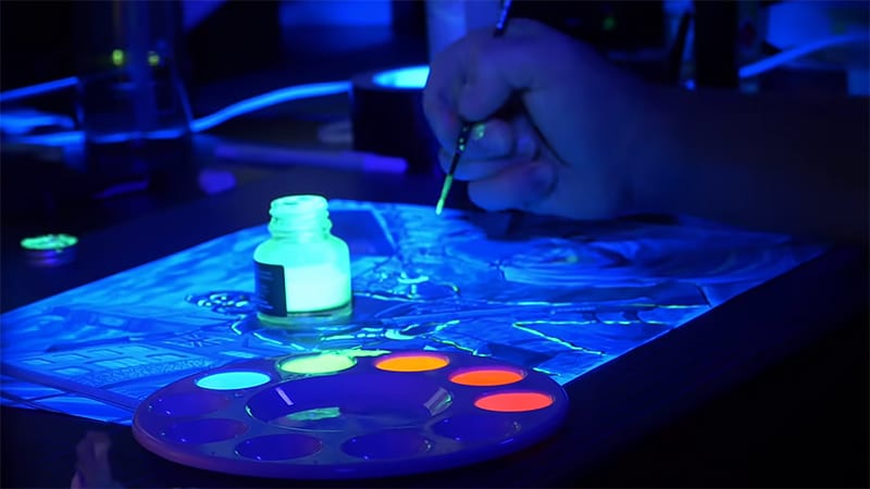 using black light paint